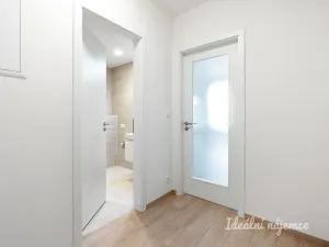 Pronájem bytu 1+kk, Praha - Vysočany, Poděbradská, 33 m2