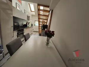 Pronájem atypického bytu, Praha - Nusle, Sinkulova, 85 m2