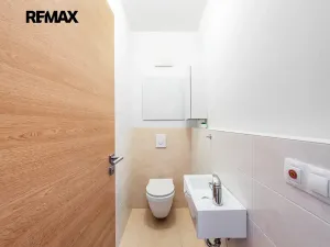 Pronájem bytu 2+kk, Praha - Vysočany, Sousedíkova, 55 m2