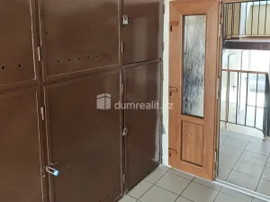 Pronájem bytu 2+1, Děčín - Děčín III-Staré Město, Kladenská, 58 m2