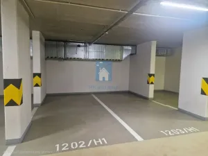 Prodej garážového stání, Praha, Poděbradská, 12 m2