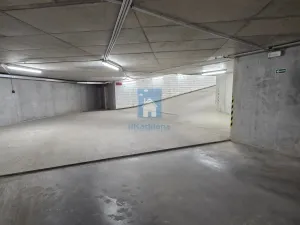 Pronájem garážového stání, Plzeň, Rejskova, 15 m2