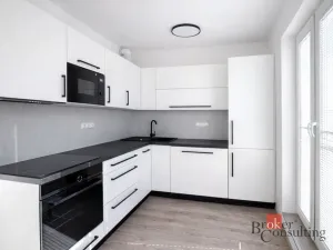 Pronájem bytu 2+kk, Pardubice - Ohrazenice, U Sportovní školy, 49 m2