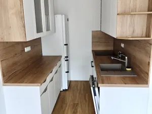 Pronájem bytu 2+kk, Praha - Kobylisy, Famfulíkova, 45 m2