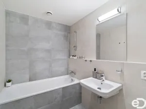 Prodej bytu 2+kk, Praha - Hrdlořezy, Mezilehlá, 65 m2