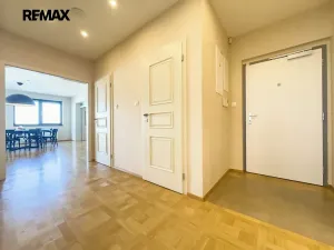 Prodej bytu 6+kk a větší, Praha - Hrdlořezy, Učňovská, 194 m2