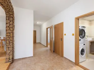 Prodej vícegeneračního domu, Chotiněves, 495 m2