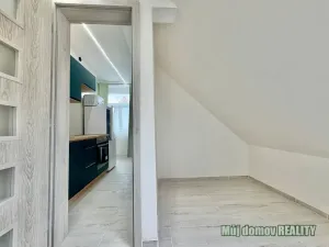 Pronájem bytu 2+kk, Praha - Žižkov, Na Jarově, 35 m2