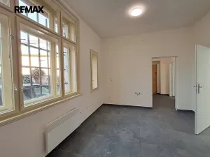 Pronájem obchodního prostoru, Praha - Michle, Podle Kačerova, 98 m2