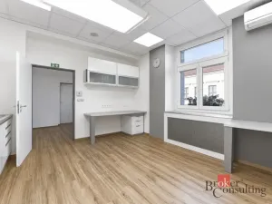 Prodej ordinace, Hradec Králové - Kukleny, Pražská třída, 395 m2