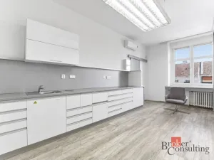 Prodej ordinace, Hradec Králové - Kukleny, Pražská třída, 395 m2