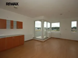 Pronájem bytu 1+kk, Velký Osek, U hřiště, 43 m2