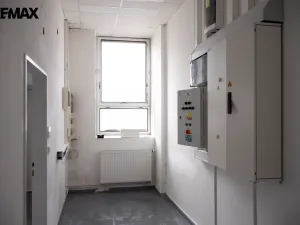 Pronájem obchodního prostoru, Třebíč - Vnitřní Město, Karlovo nám., 325 m2