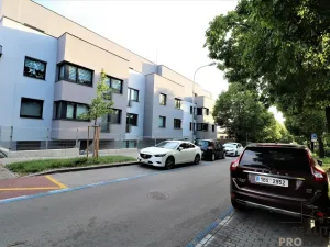 Pronájem garážového stání, Brno - Židenice, Vančurova, 4465 m2