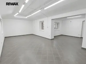 Prodej obchodního prostoru, Chýnice, Karlštejnská, 74 m2