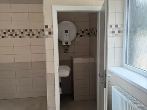 Pronájem skladu, Ostrov, 130 m2