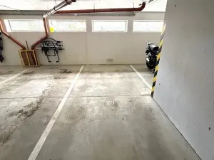 Pronájem garážového stání, Brno, Říčanská, 13 m2