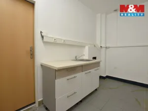 Pronájem obchodního prostoru, Pardubice, Dašická, 155 m2