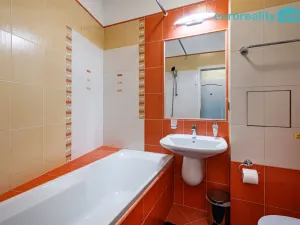 Pronájem bytu 2+1, Karlovy Vary, Libušina, 65 m2