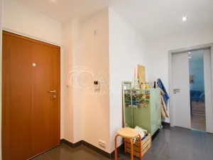 Pronájem bytu 2+kk, Praha - Vršovice, Rybalkova, 68 m2