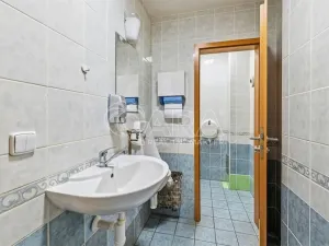 Pronájem kanceláře, Praha - Kobylisy, Nad Šutkou, 58 m2