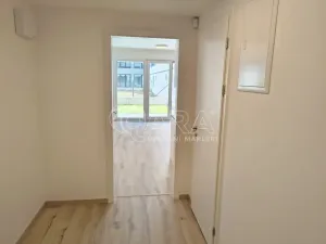 Pronájem bytu 1+kk, Praha - Hloubětín, Poděbradská, 34 m2