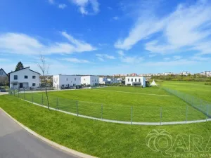 Prodej pozemku pro bydlení, Praha - Kyje, Pivoňská, 694 m2