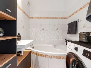 Prodej bytu 3+1, Praha - Černý Most, Vybíralova, 77 m2