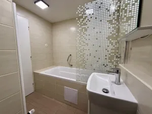 Prodej bytu 2+kk, Praha - Troja, Hnězdenská, 44 m2