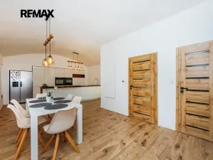 Prodej rodinného domu, Černuc, 330 m2