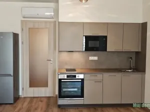 Pronájem bytu 1+kk, Praha - Vysočany, Poděbradská, 35 m2