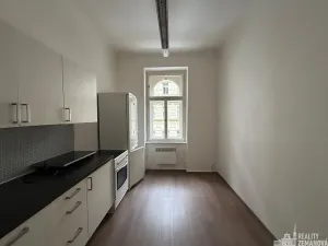 Pronájem bytu 1+1, Praha - Vršovice, Charkovská, 39 m2