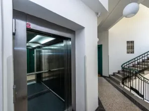 Pronájem kanceláře, Praha - Karlín, Křižíkova, 53 m2