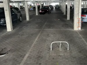 Pronájem garážového stání, Hradec Králové, Plácelova, 15 m2