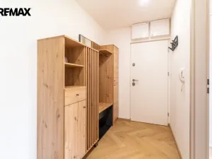 Pronájem bytu 3+1, Praha - Karlín, Molákova, 63 m2