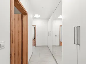 Pronájem bytu 2+kk, Praha - Strašnice, Zvěřinova, 72 m2