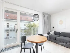 Pronájem bytu 1+kk, Praha - Karlín, Křižíkova, 28 m2