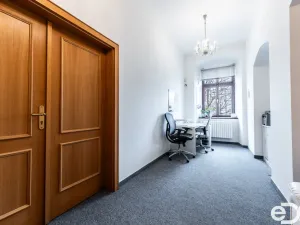 Pronájem kanceláře, Kolín, Karlovo náměstí, 193 m2