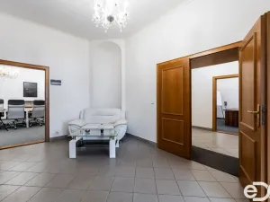 Pronájem kanceláře, Kolín, Karlovo náměstí, 193 m2