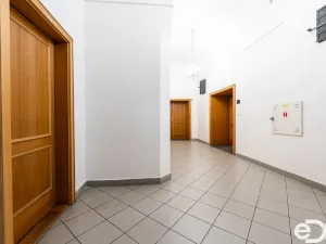 Pronájem kanceláře, Kolín, Karlovo náměstí, 193 m2