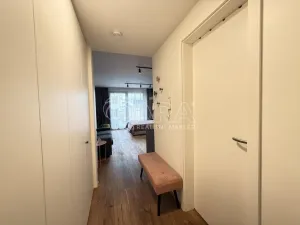 Pronájem bytu 1+kk, Praha - Karlín, Křižíkova, 33 m2