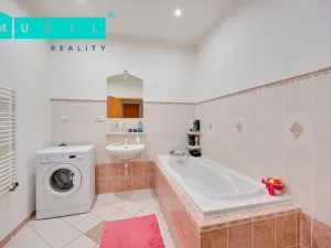 Prodej činžovního domu, Moravský Beroun, náměstí 9. května, 570 m2