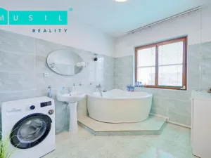 Prodej činžovního domu, Moravský Beroun, náměstí 9. května, 570 m2