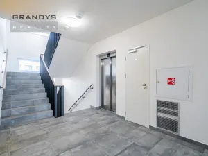 Prodej bytu 1+kk, Praha - Uhříněves, Oty Bubeníčka, 32 m2