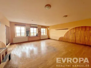 Pronájem obchodního prostoru, Hranice - Hranice I-Město, Radniční, 299 m2