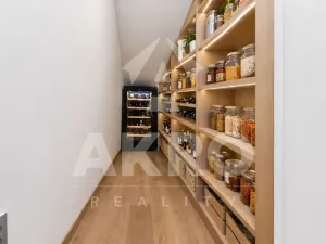 Prodej bytu 4+kk, Praha - Klánovice, Holekova, 158 m2