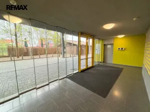 Pronájem bytu 1+kk, Praha - Záběhlice, Na Slatince, 39 m2
