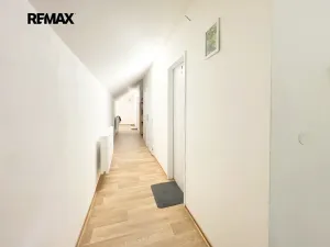 Pronájem atypického bytu, Drahelčice, V Brance, 164 m2