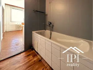 Prodej bytu 3+1, Praha - Podolí, Kaplická, 61 m2