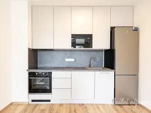 Pronájem bytu 2+kk, Praha - Vysočany, Poděbradská, 50 m2